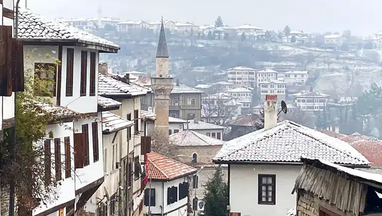 Safranbolu'nun Tarihi Konakları Beyaza Büründü